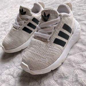Adidas Originals unisex Baby Swift Run White/Black/Gray 5K